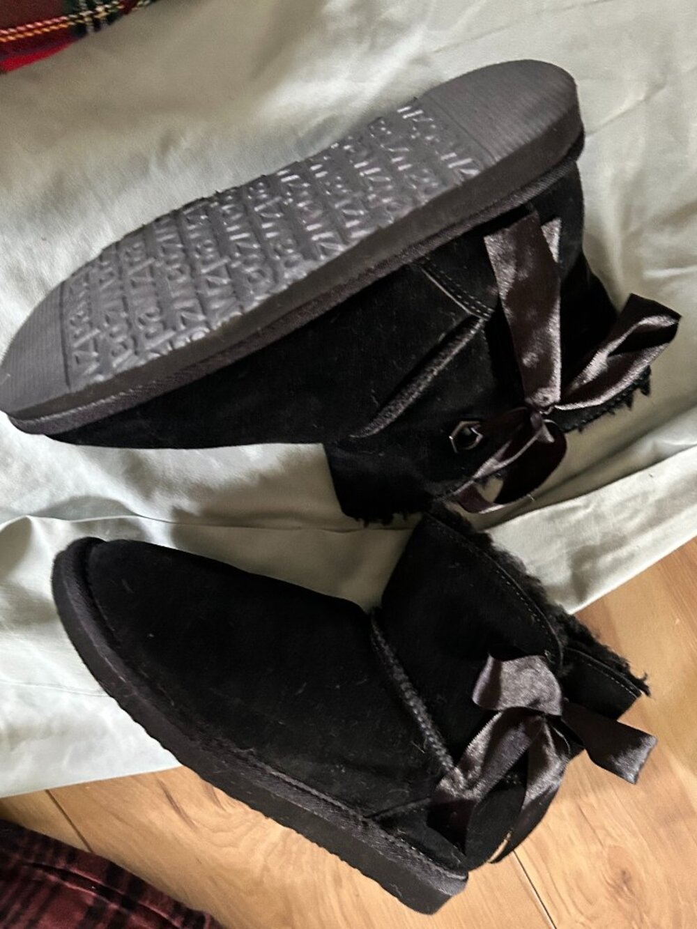 size 5 ankle sweater boots shoes womens black slippers faux fur eight bear pawz